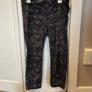 Athleta leggings 3/4 length size medium